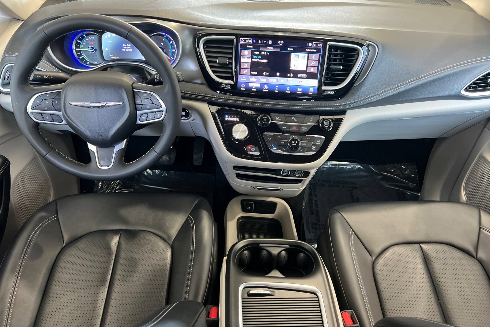 Used 2024 Chrysler Pacifica Limited FWD image 15
