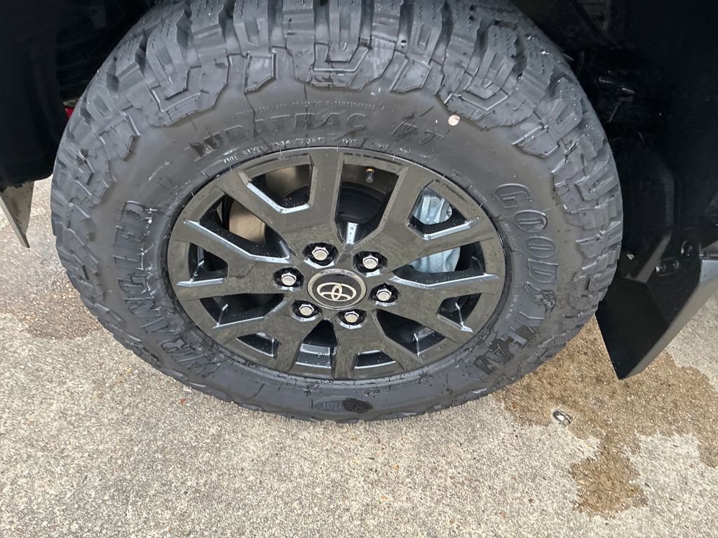 New 2026 Toyota 4Runner SR5 AWD/4WD image 32