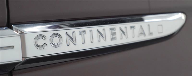 Used 2018 Lincoln Continental Select w/ Continental Climate Package AWD/4WD image 36