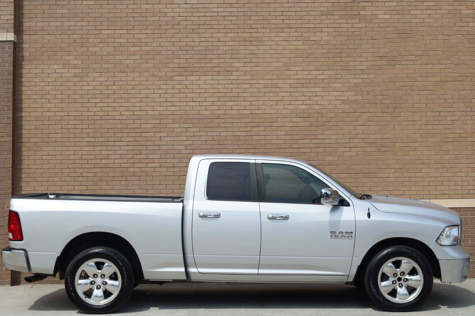 Used 2015 RAM 1500 Classic SLT RWD image 3