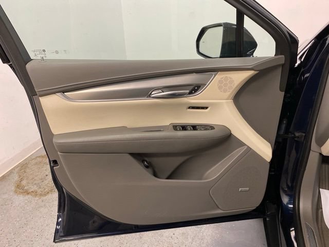 Used 2017 Cadillac XT5 Luxury w/ Driver Awareness Package AWD/4WD image 19