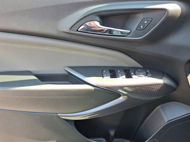 Used 2024 Chevrolet Trax ACTIV w/ Driver Confidence Package image 12