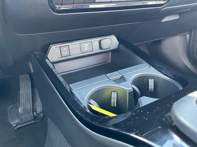 Used 2025 Toyota Prius LE image 24