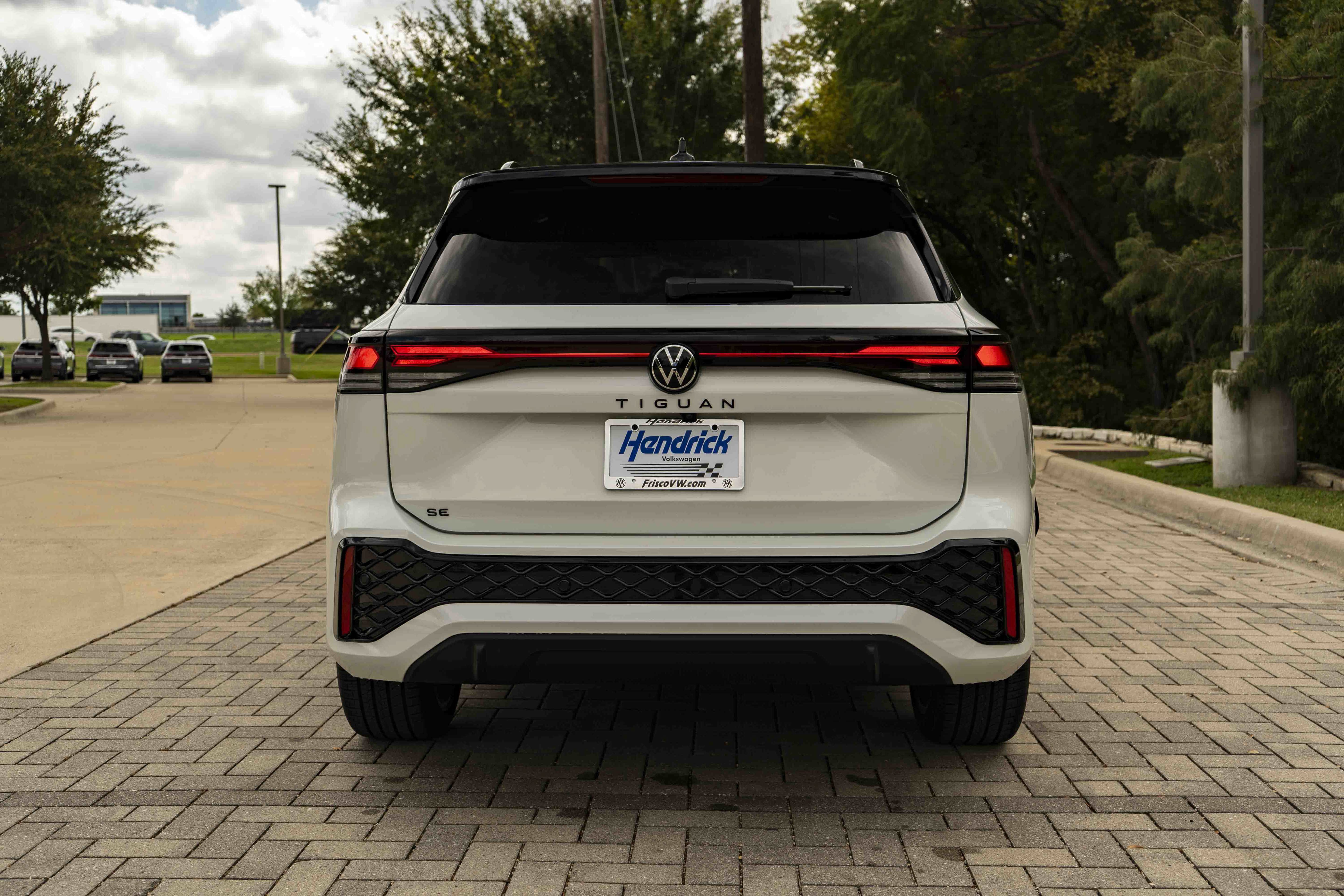 Certified 2026 Volkswagen Tiguan SE R-Line FWD image 7