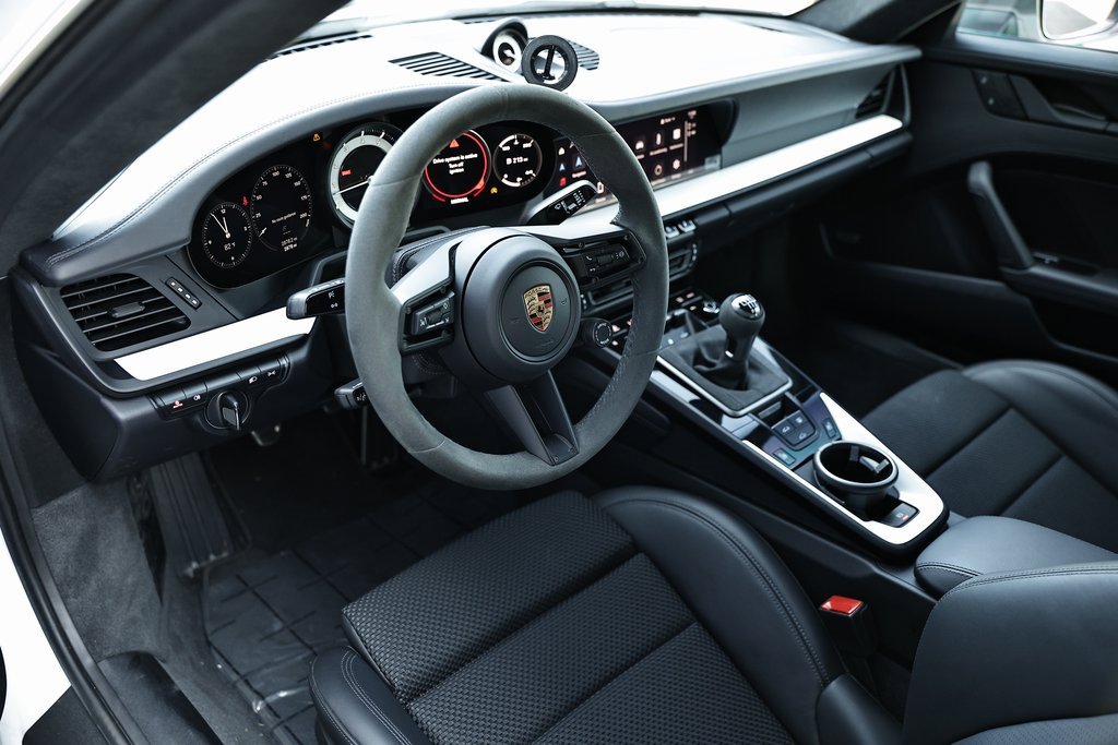 Used 2024 Porsche 911 Carrera T image 4