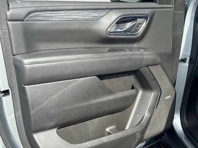 Used 2024 GMC Yukon SLT w/ SLT Premium Package AWD/4WD image 14