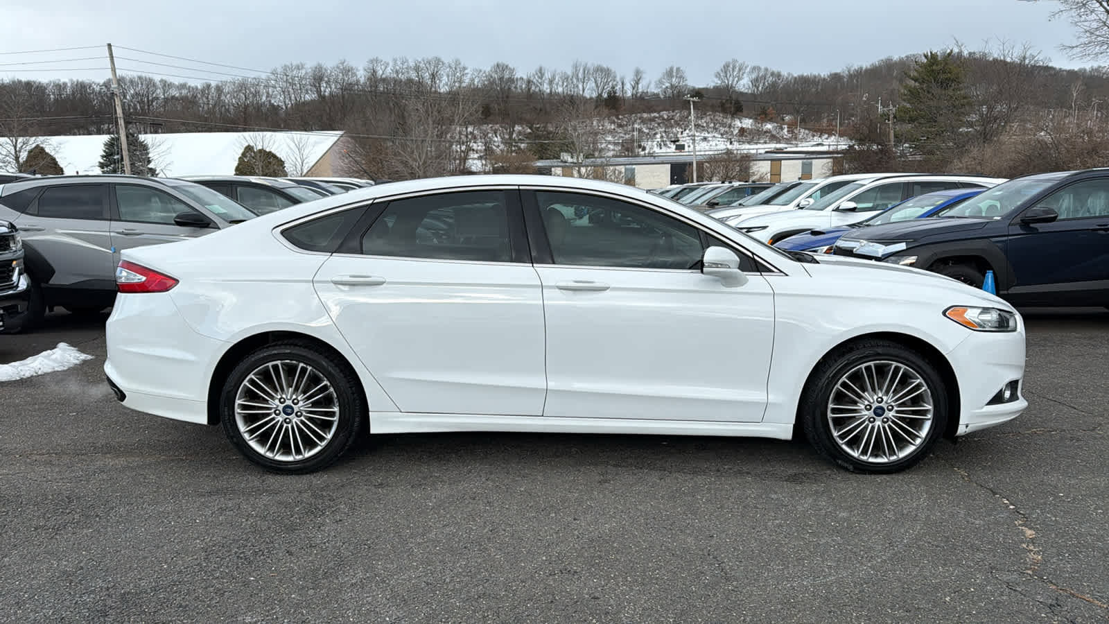 Used 2015 Ford Fusion SE w/ Equipment Group 202A image 2
