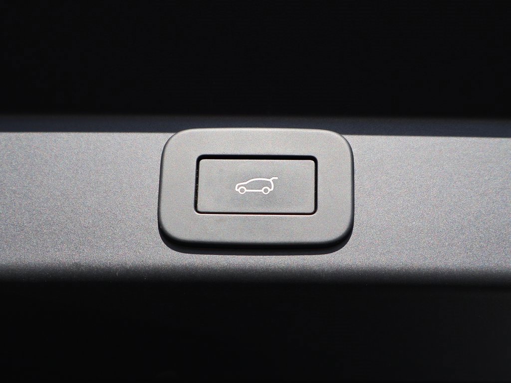 Used 2025 Land Rover Range Rover Sport SE image 17