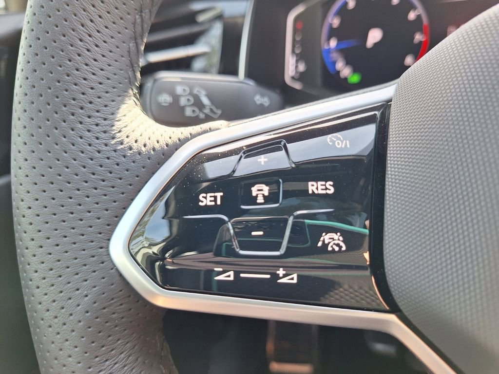 Used 2025 Volkswagen Jetta GLI Autobahn image 13