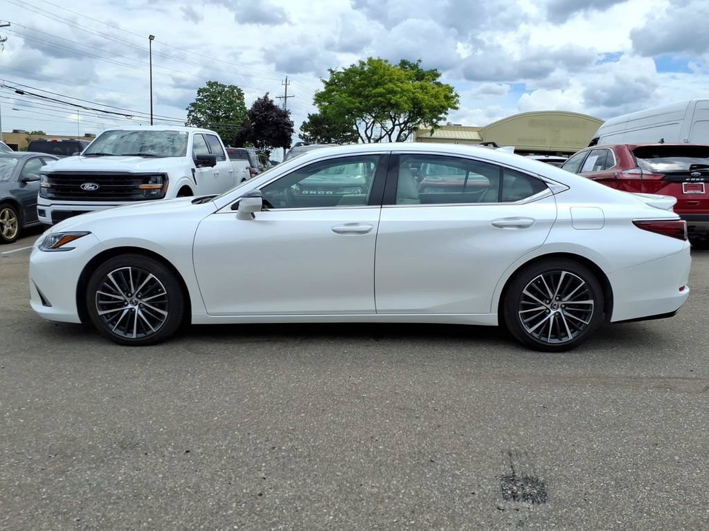 Used 2024 Lexus ES 350 w/ Premium Package FWD image 2