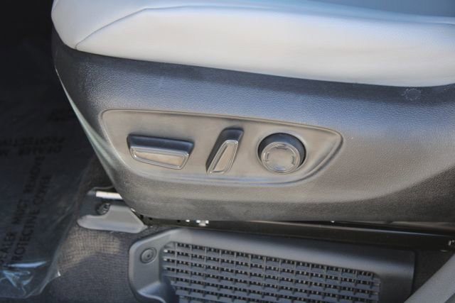 Used 2023 Toyota Sienna XLE w/ XLE Plus Package FWD image 32