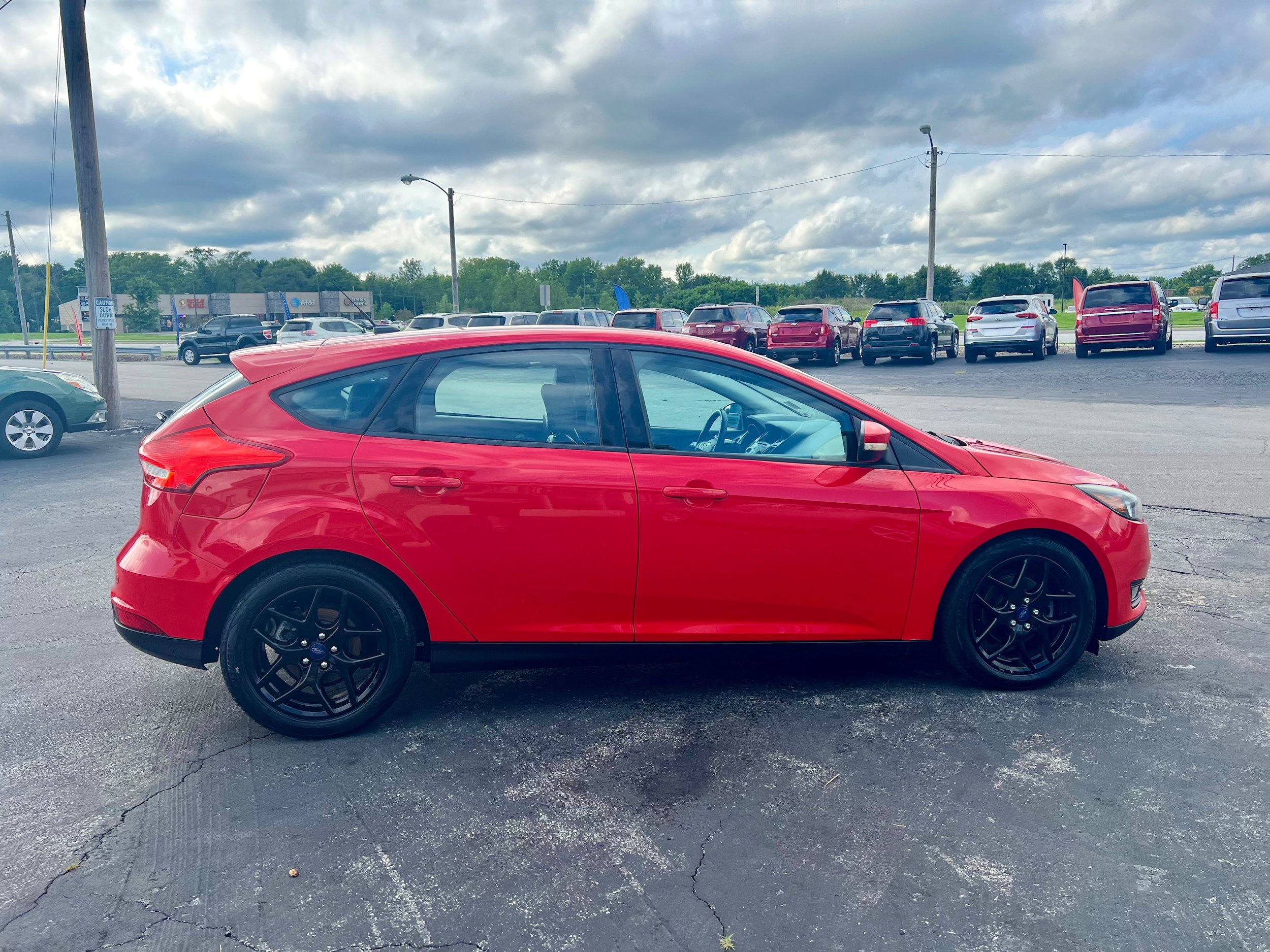 Used 2016 Ford Focus SE w/ Equipment Group 201A FWD image 4