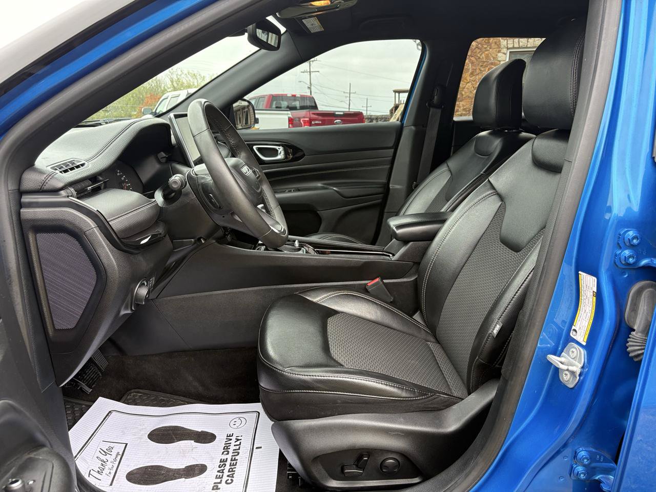 Used 2023 Jeep Compass Latitude w/ Convenience Group AWD/4WD image 7