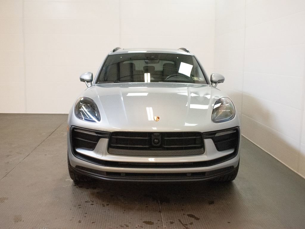 Certified 2026 Porsche Macan AWD/4WD image 7