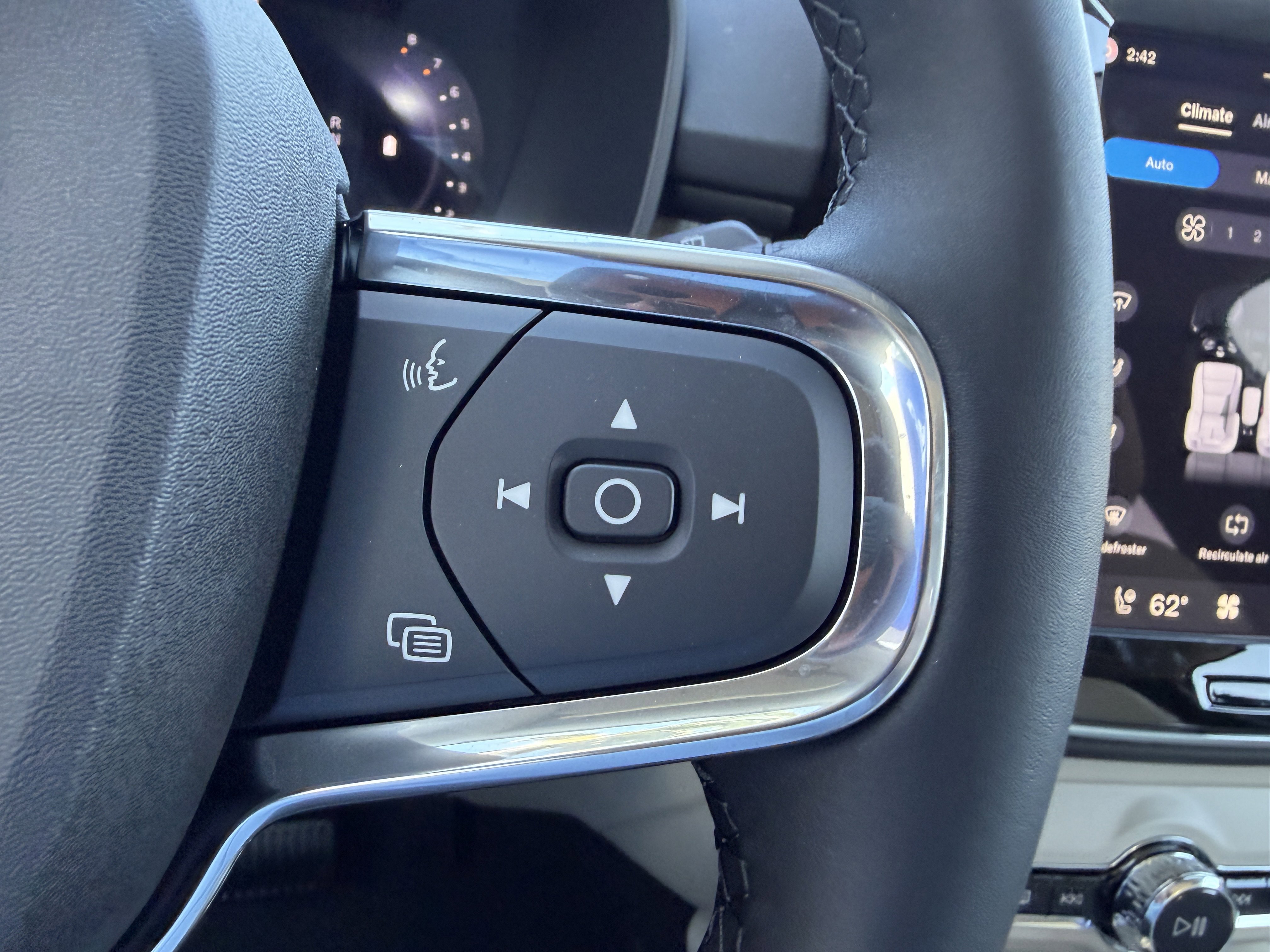 New 2026 Volvo XC40 B5 Plus w/ Climate Package image 29