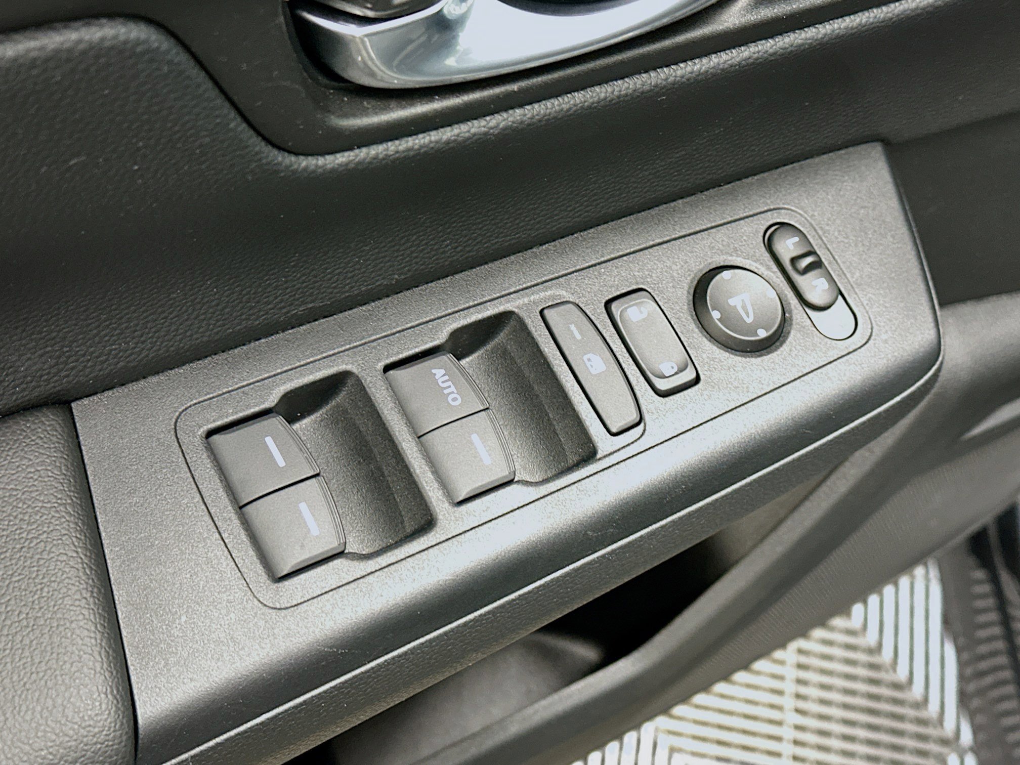 Used 2025 Honda CR-V LX image 15