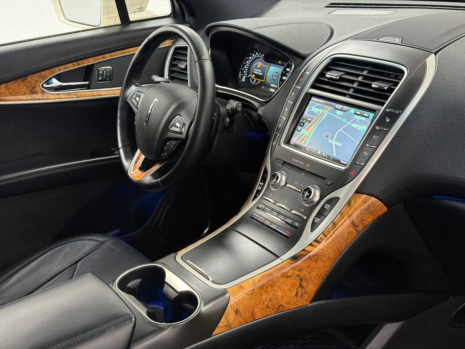 Used 2016 Lincoln MKX Reserve w/ Technology Package image 9