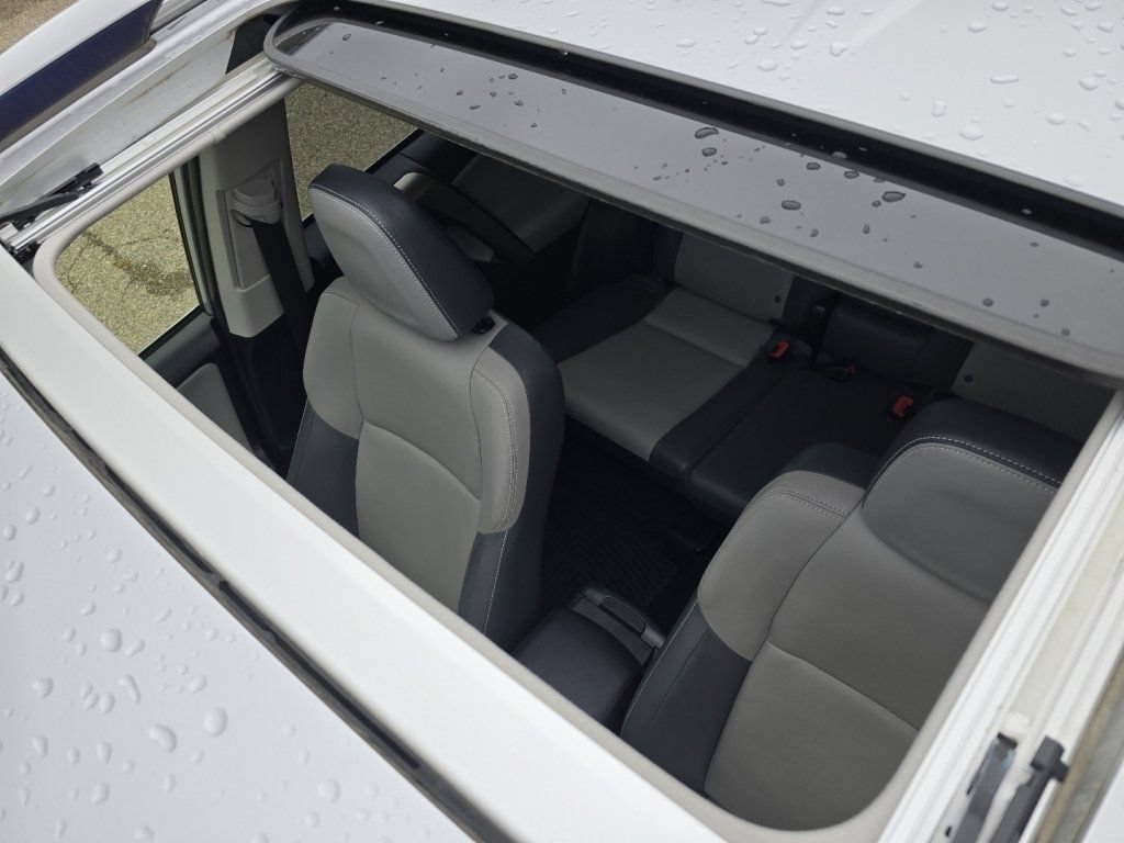 Used 2015 Toyota RAV4 Limited AWD/4WD image 3