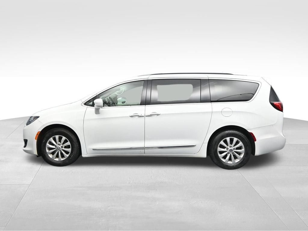 Used 2019 Chrysler Pacifica Touring-L FWD image 2