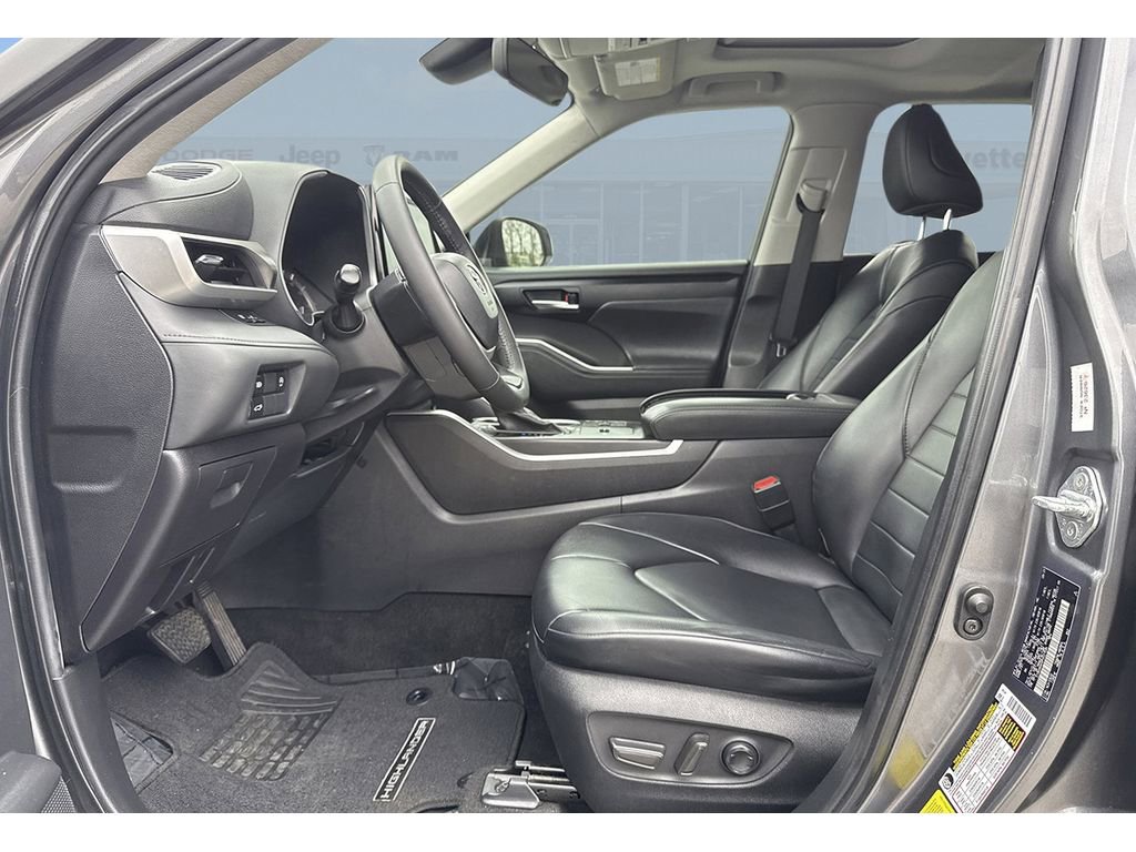 Used 2023 Toyota Highlander XLE FWD image 12
