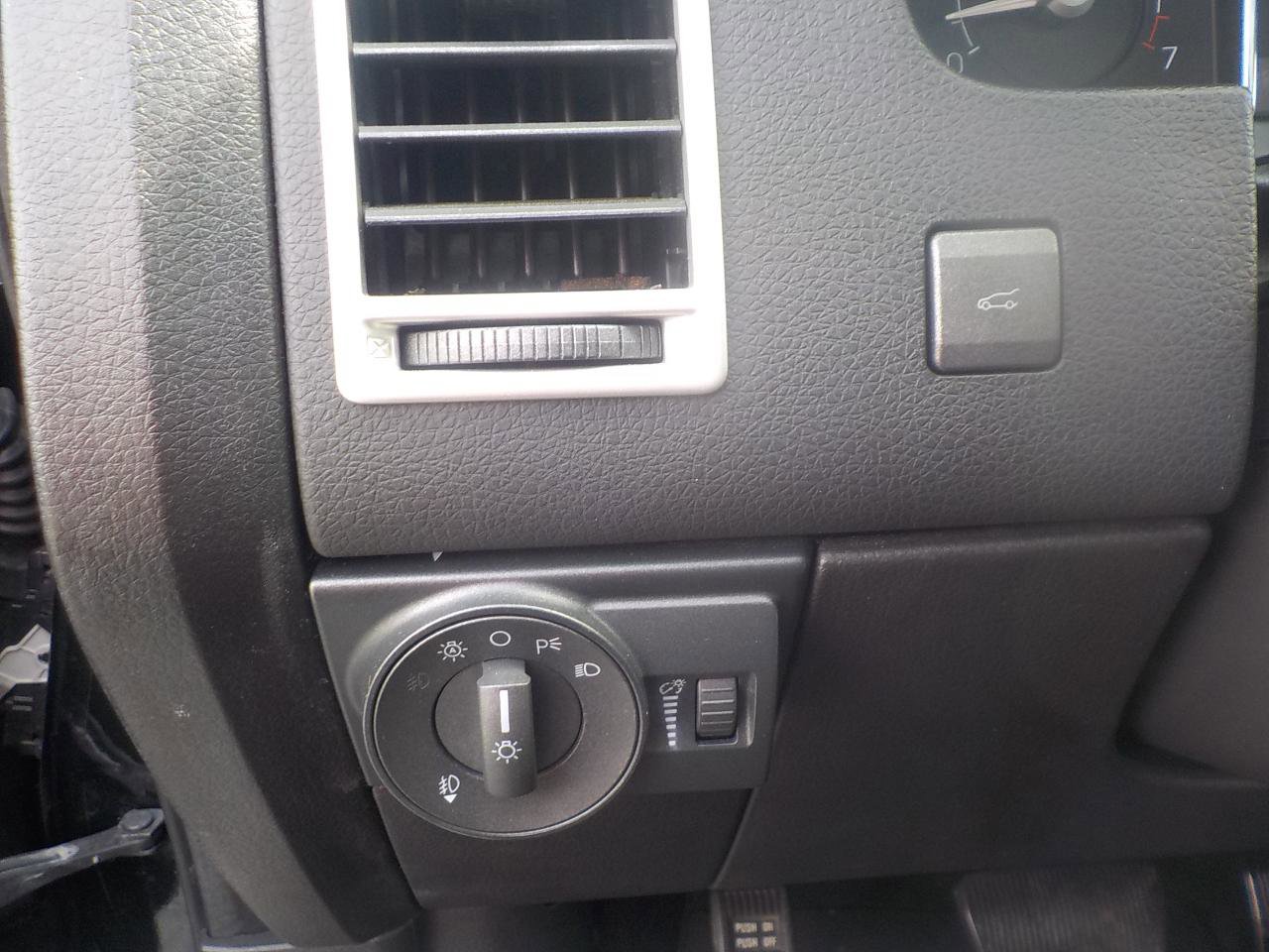 Used 2010 Lincoln MKX AWD image 12