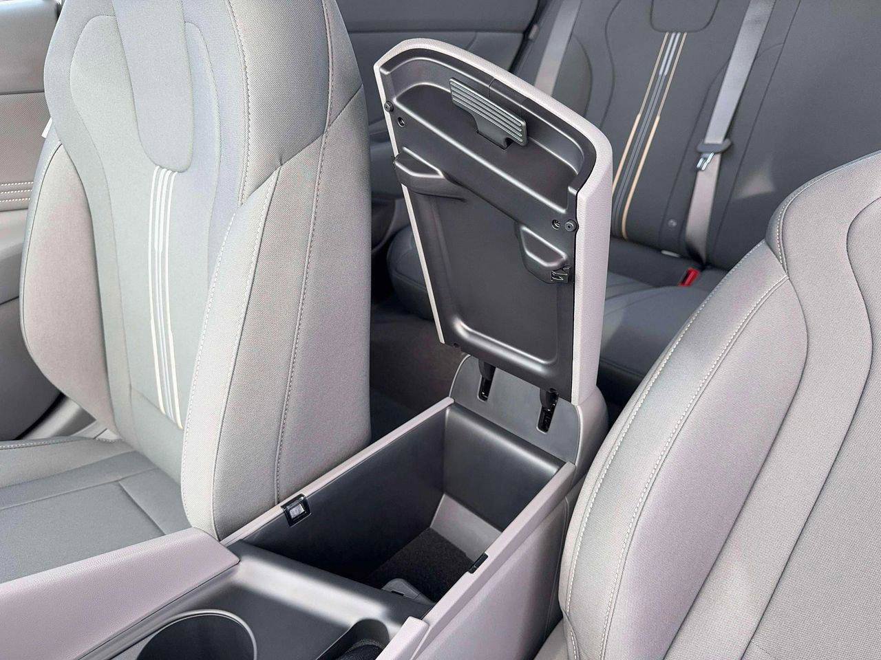 New 2026 Hyundai Elantra Sport FWD image 18