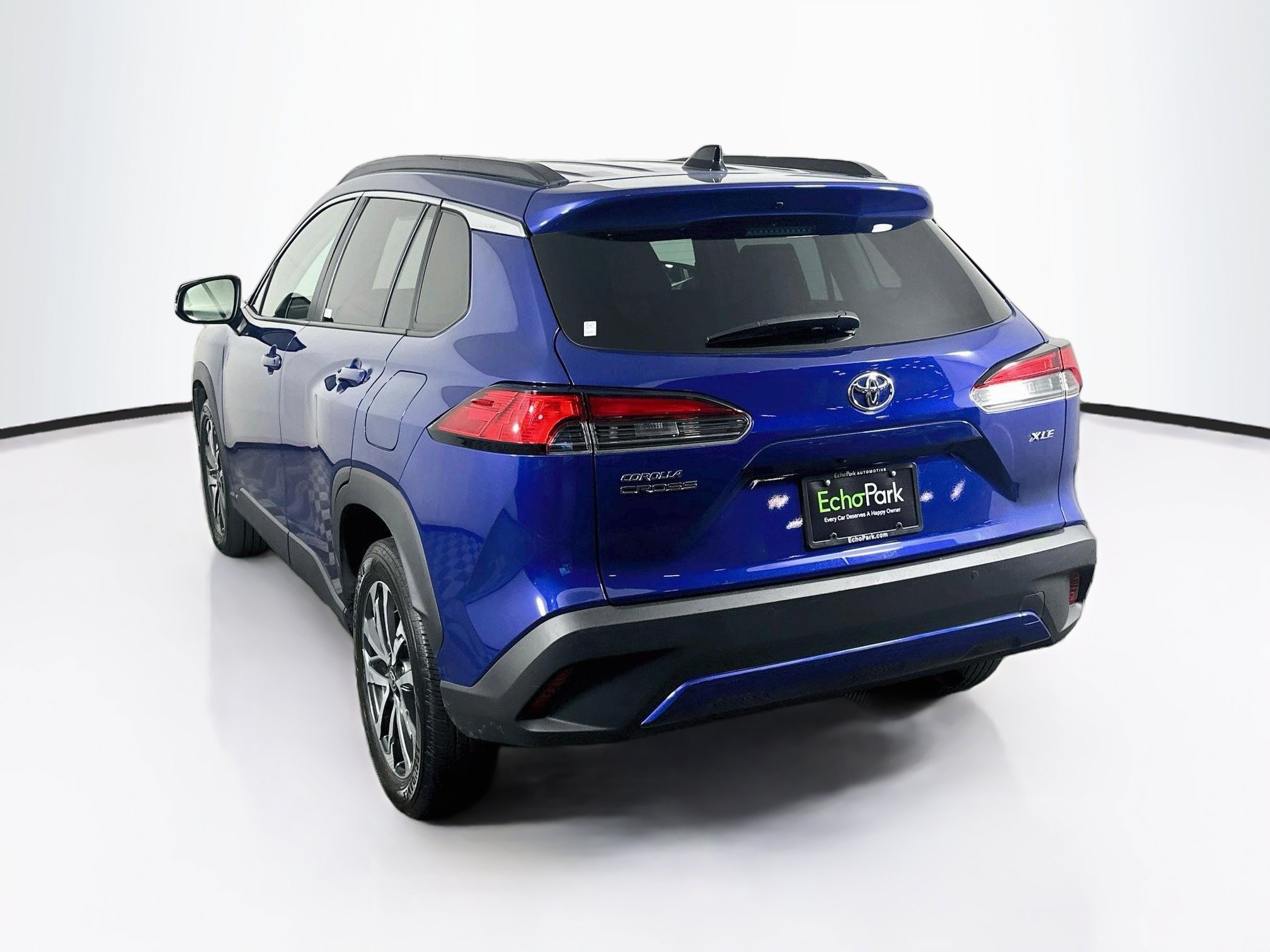 Used 2025 Toyota Corolla Cross XLE FWD image 5