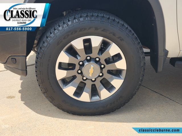 Used 2021 Chevrolet Silverado 2500 Custom w/ Custom Value Package AWD/4WD image 13