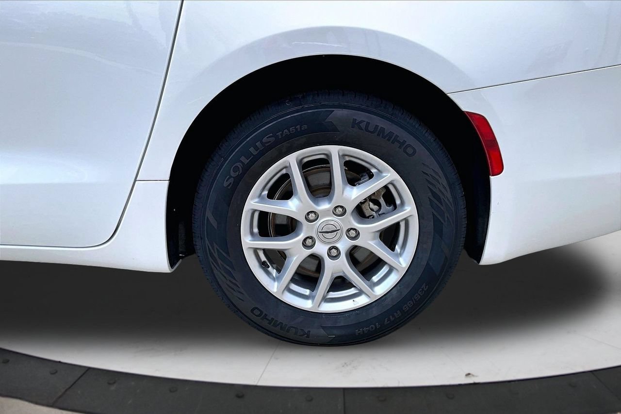Certified 2023 Chrysler Voyager LX FWD image 33