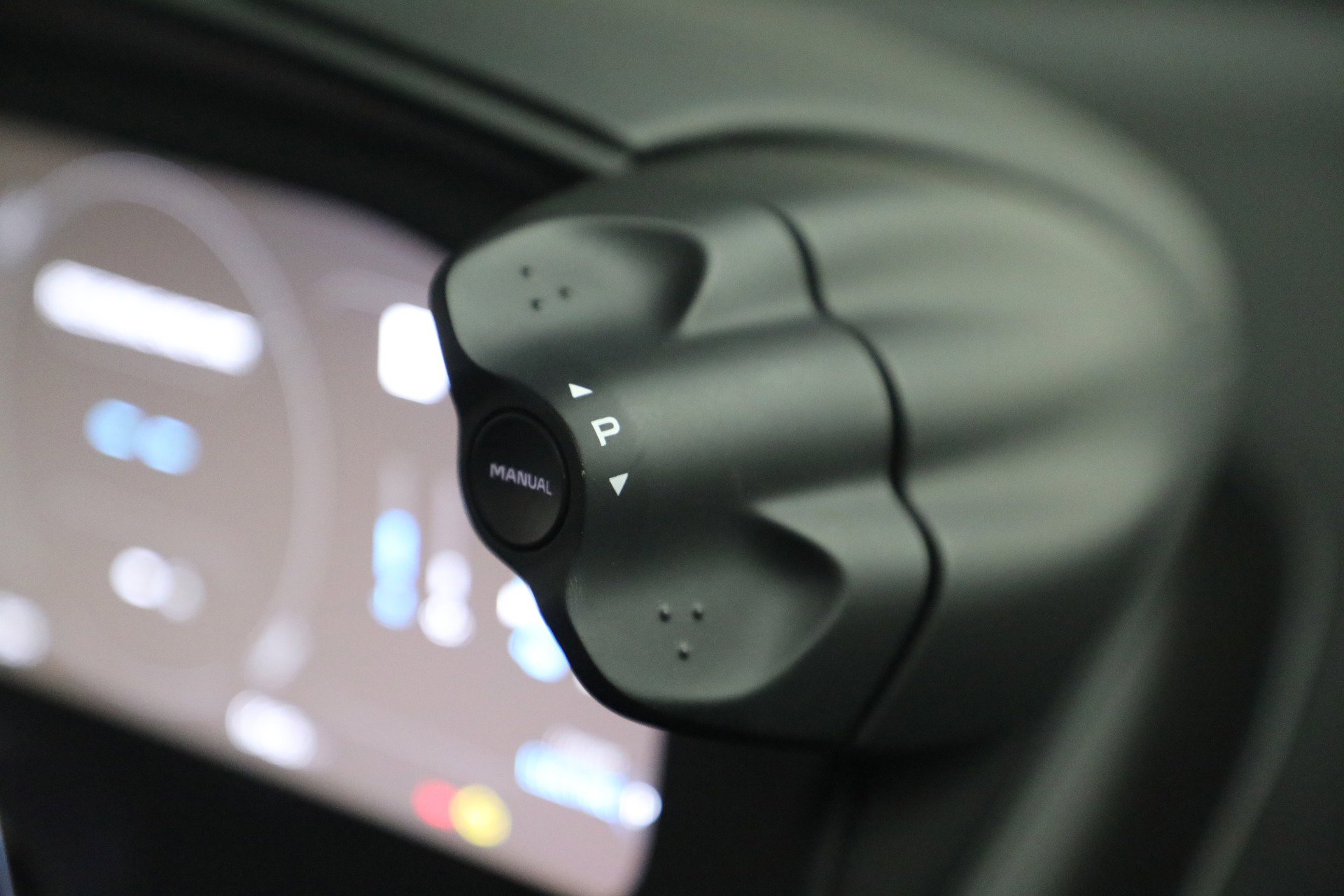 Used 2025 McLaren Artura Spider image 28