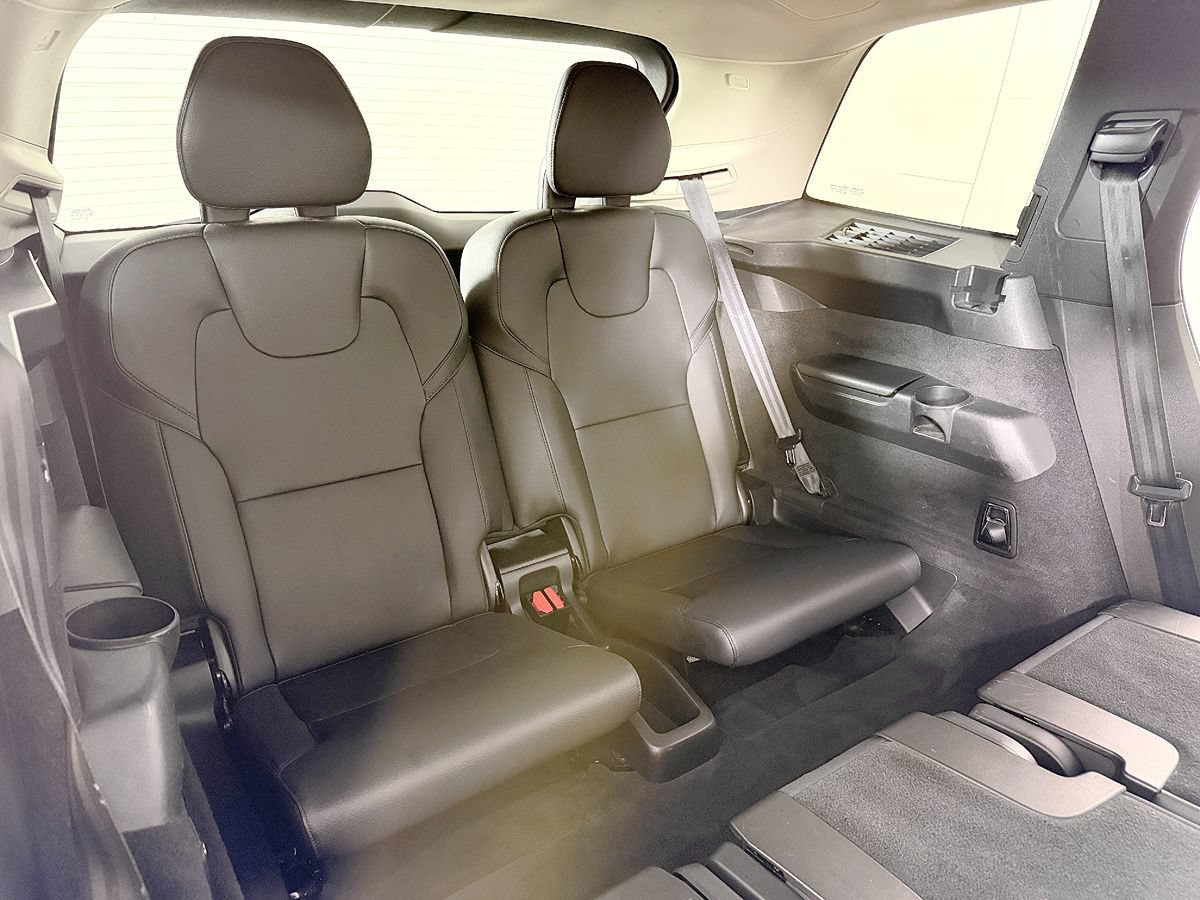 Used 2016 Volvo XC90 T6 Momentum w/ Vision Package AWD/4WD image 46