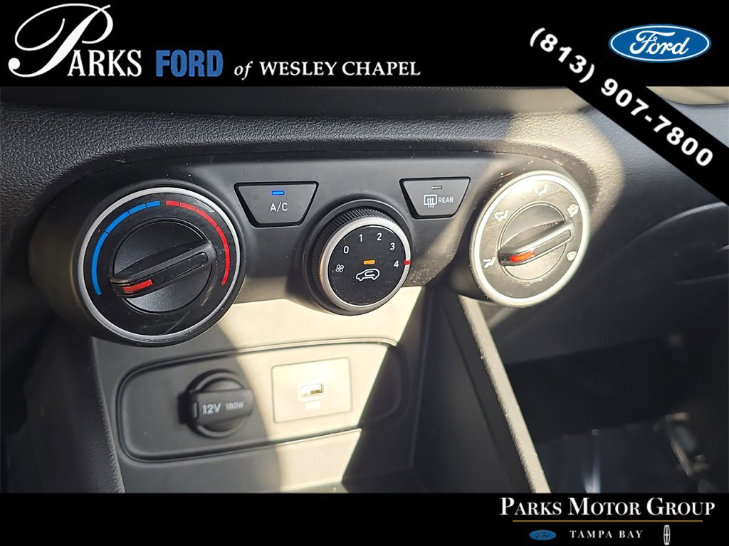 Used 2020 Hyundai Venue SE image 23