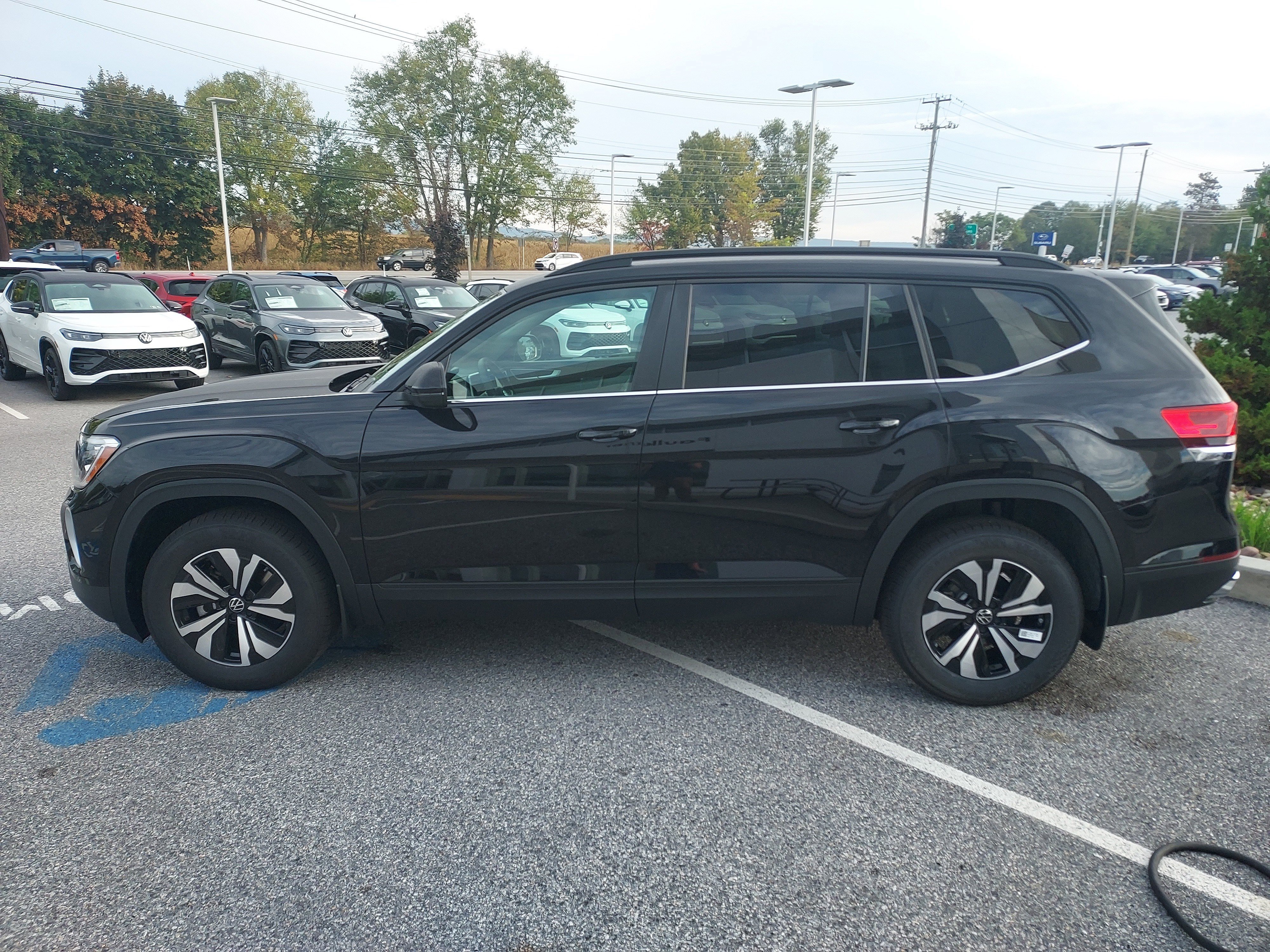 New 2026 Volkswagen Atlas SE image 8