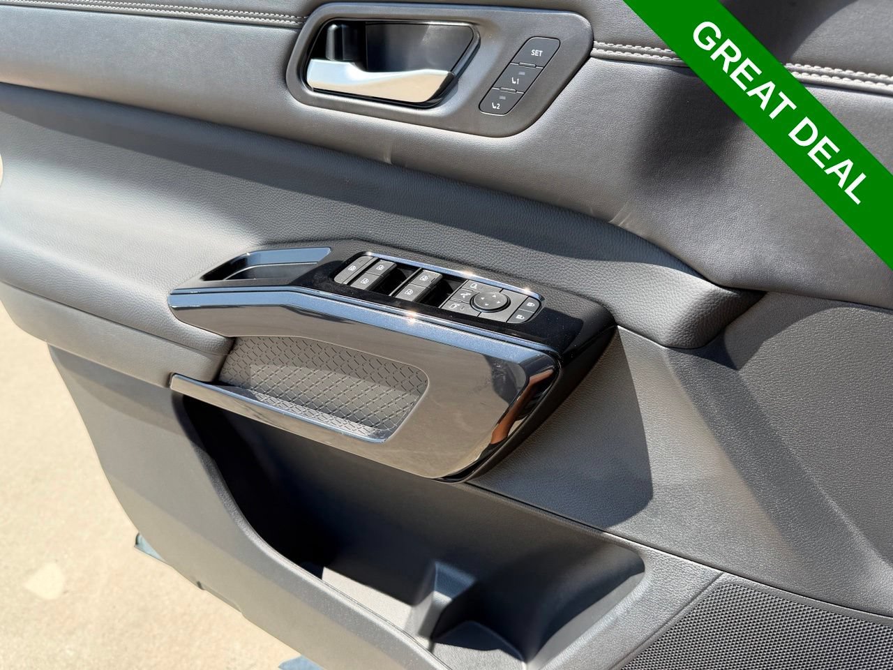 Used 2026 Nissan Pathfinder Platinum w/ Cargo Package FWD image 26