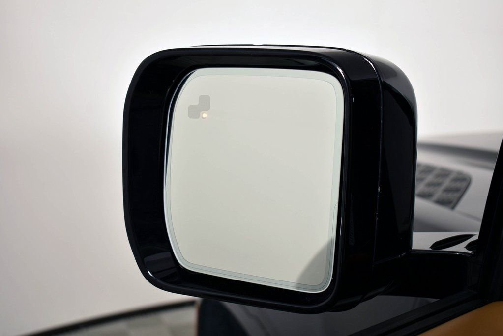 Used 2024 Land Rover Defender 130 S image 34