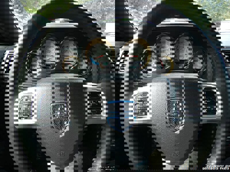 Used 2011 Dodge Challenger SE image 25