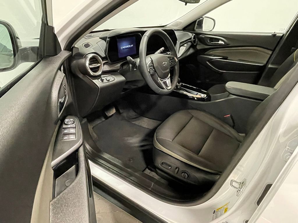 Used 2025 Chevrolet Trax ACTIV w/ Sunroof Package FWD image 19