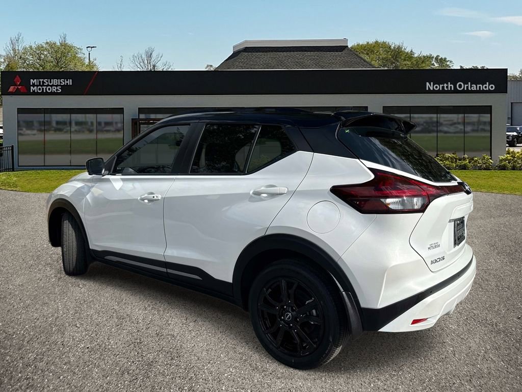 Used 2023 Nissan Kicks SR w/ SR Premium Package FWD image 3