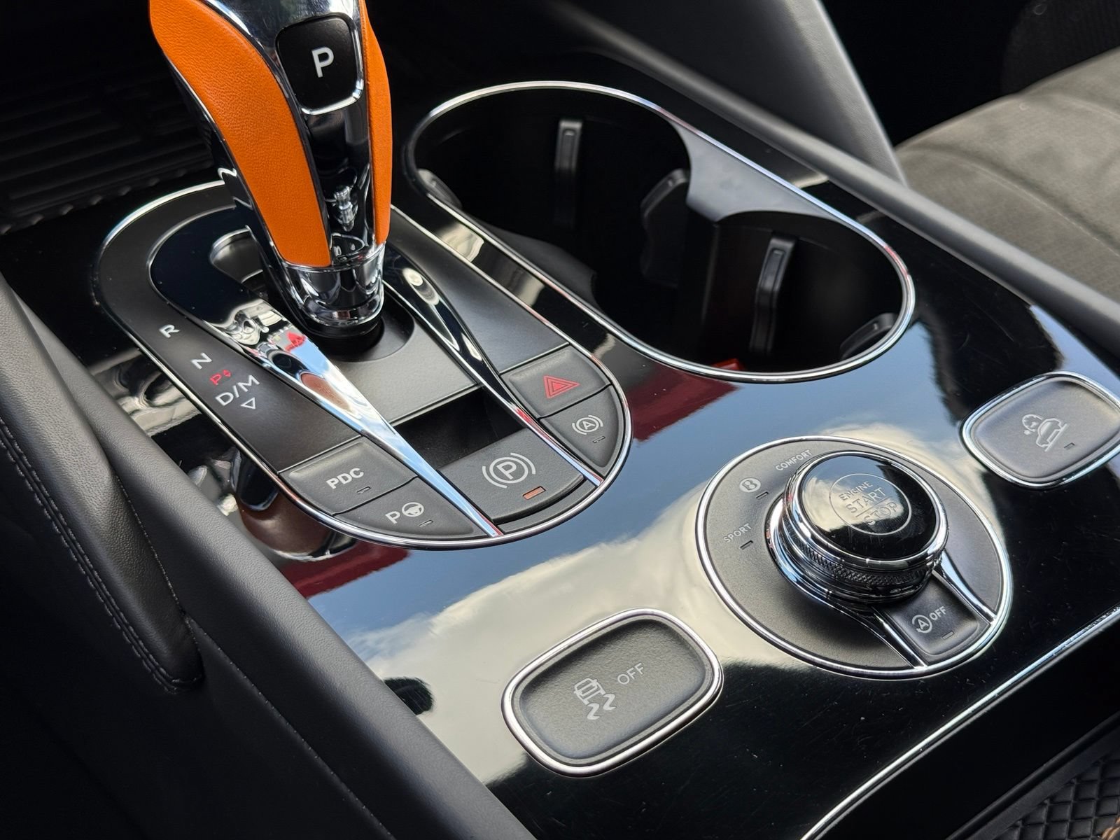 Used 2023 Bentley Bentayga AWD/4WD image 28