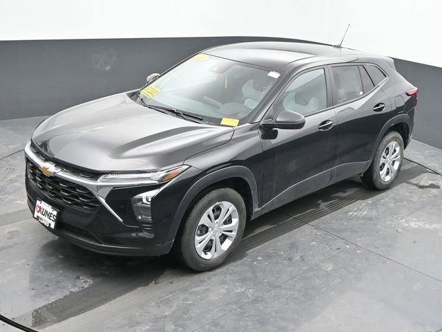 Used 2024 Chevrolet Trax LS image 33