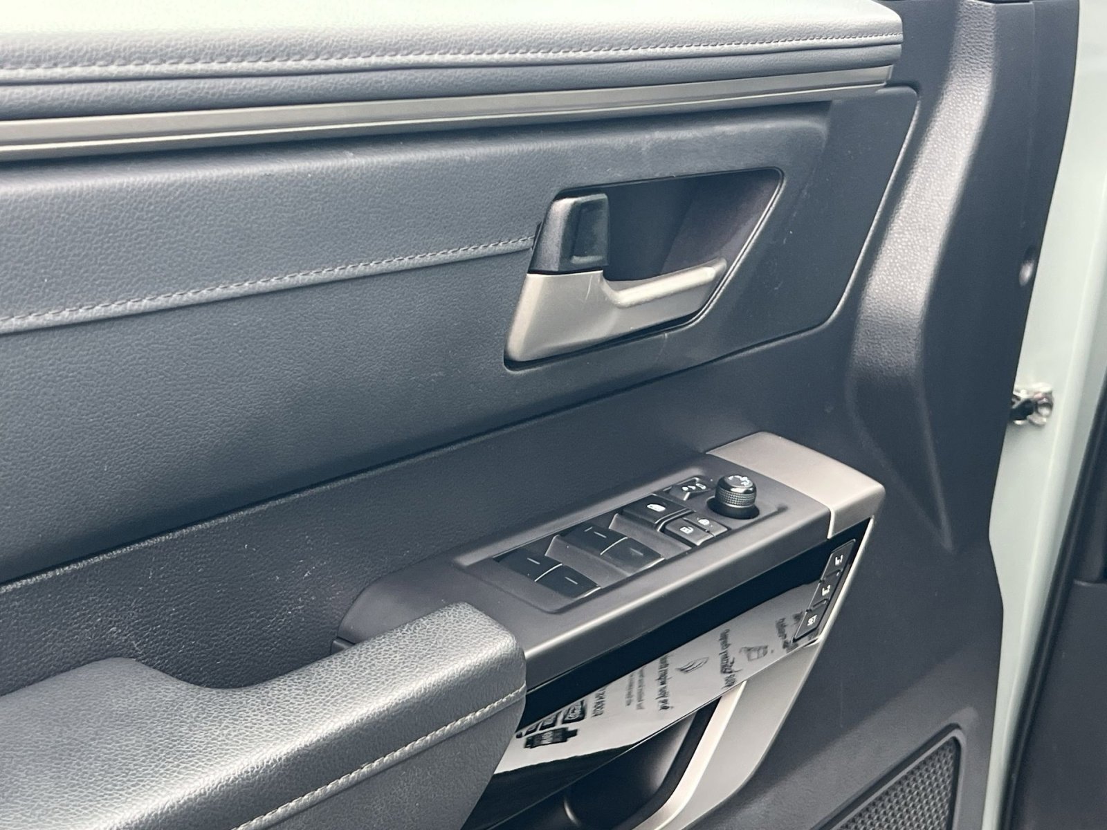 Used 2023 Toyota Tundra Limited image 12