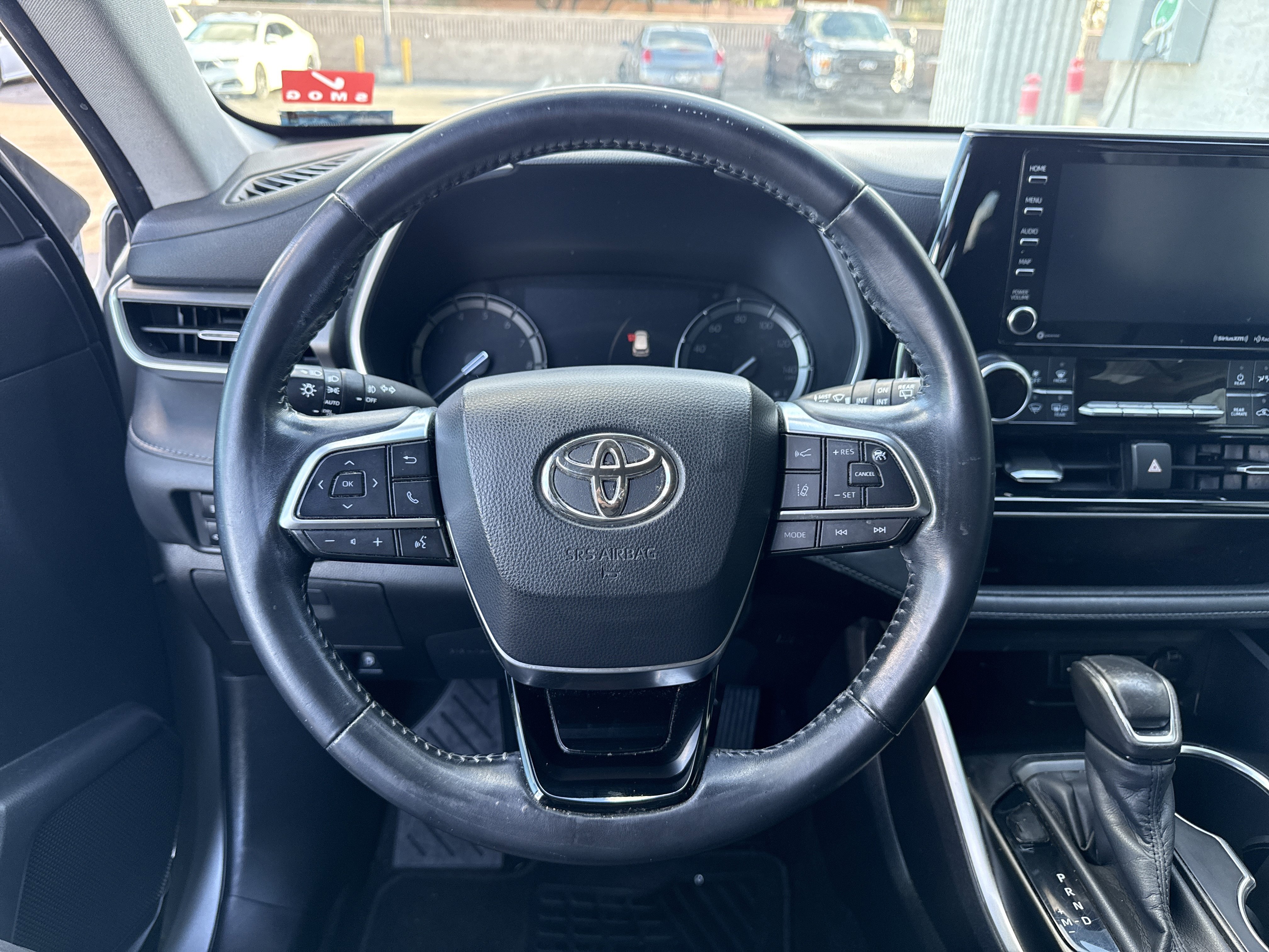 Used 2020 Toyota Highlander XLE image 12