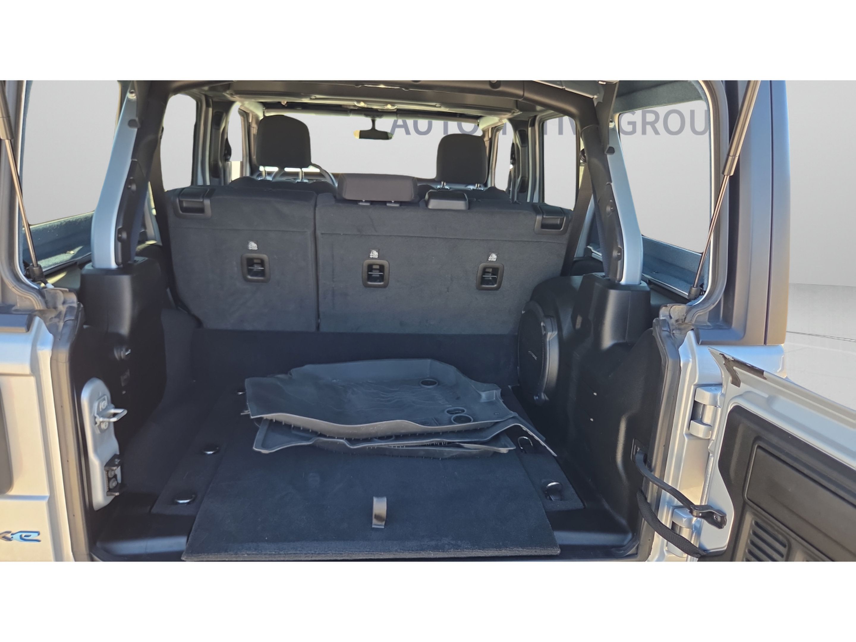 Used 2023 Jeep Wrangler Unlimited Rubicon 4xe w/ Steel Bumper Group AWD/4WD image 13