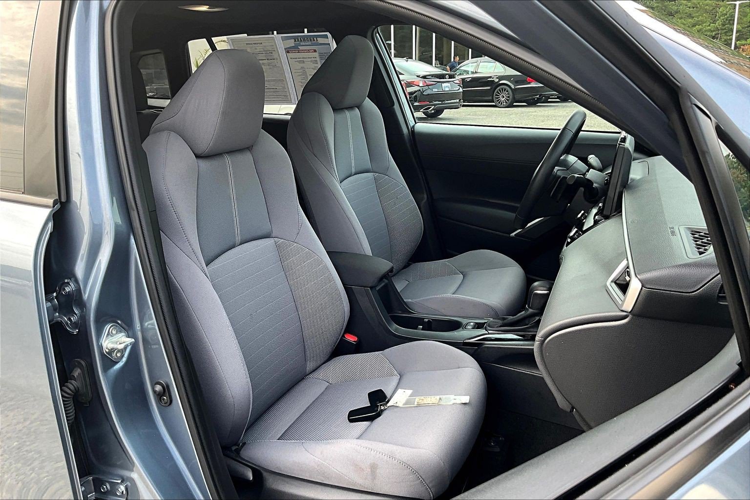 Used 2023 Toyota Corolla Cross AWD Hybrid w/ Moonroof Package image 7