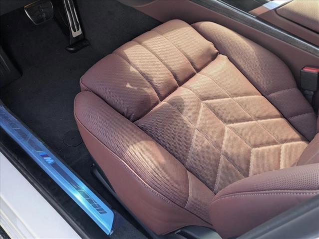 New 2025 BMW 750e xDrive image 4