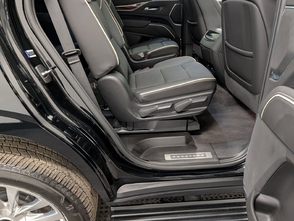 Used 2024 Cadillac Escalade Premium Luxury w/ Performance Package AWD/4WD image 26
