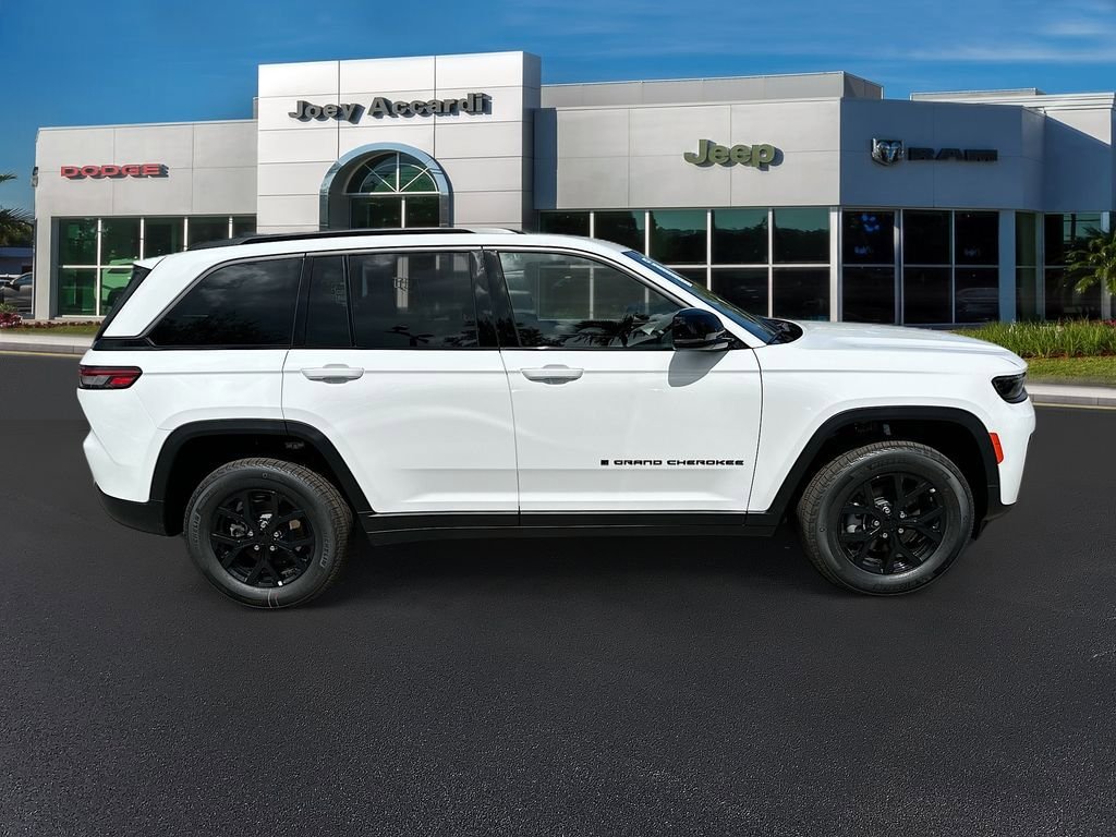 New 2026 Jeep Grand Cherokee Altitude image 8