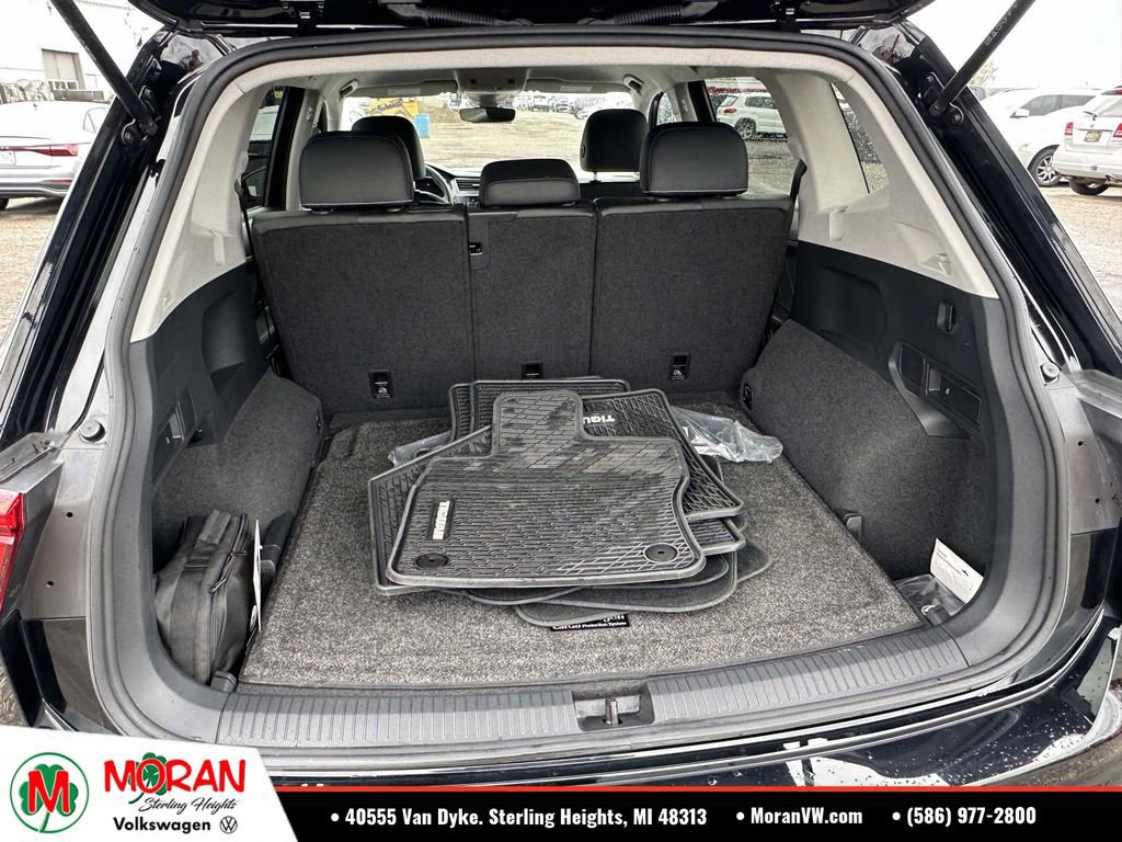 Used 2023 Volkswagen Tiguan SE AWD/4WD image 12
