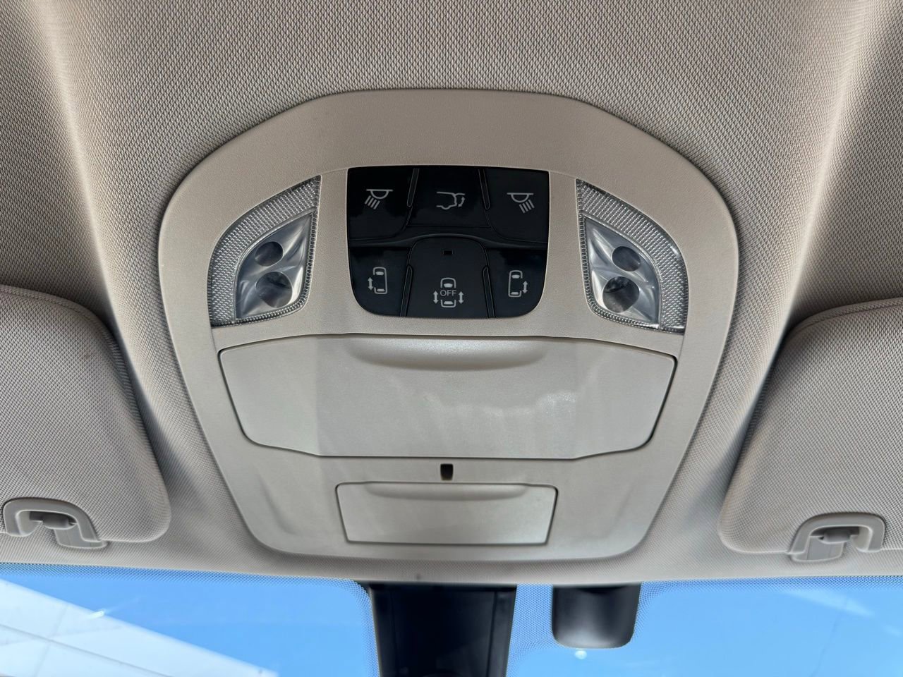 Used 2020 Chrysler Pacifica Touring-L FWD image 19