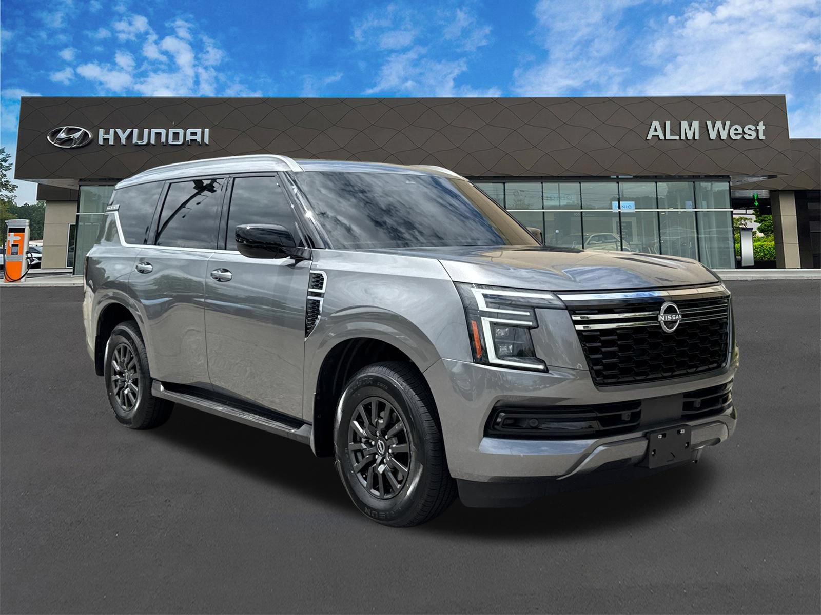 Used 2025 Nissan Armada SV RWD image 3